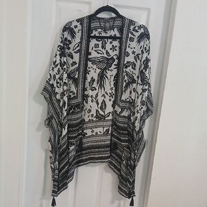 Vince Camuto Monochrome Patterned Kimono